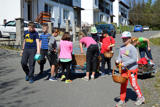 Krásné  a slunečné  velikonoční  svátky  si  užily  i děti  v Myslívě 